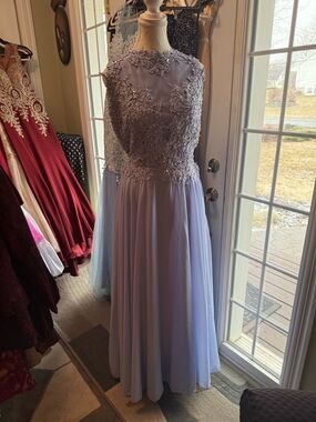 Lace Appliqué Evening Gown in Lavender